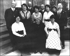 Rosa Katzenstein Drachman, wife of Philip Drachman, sits with her ten children.